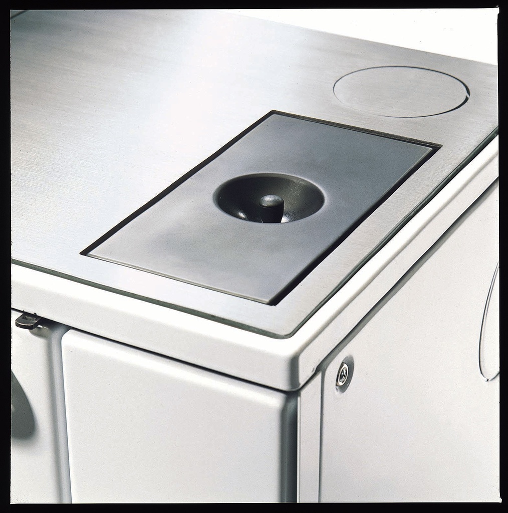 Wasserschiff mit Deckel